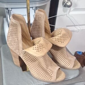 Women's Tan Peep-Toe Block Heel Shoes